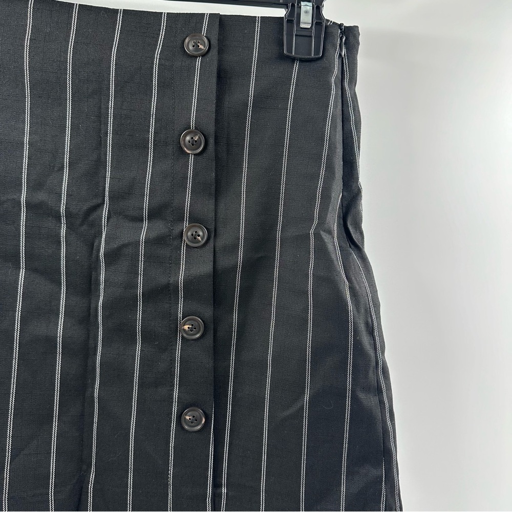 Forever 21 Black & White Striped Mini Skirt –Size Medium - Picture 2 of 4